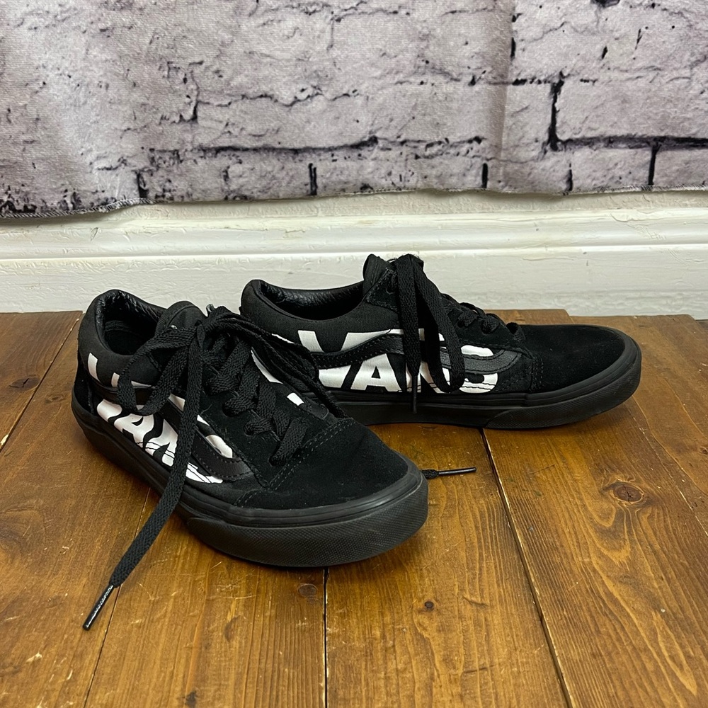 Vans black old Skool low top kids sneakers size 3